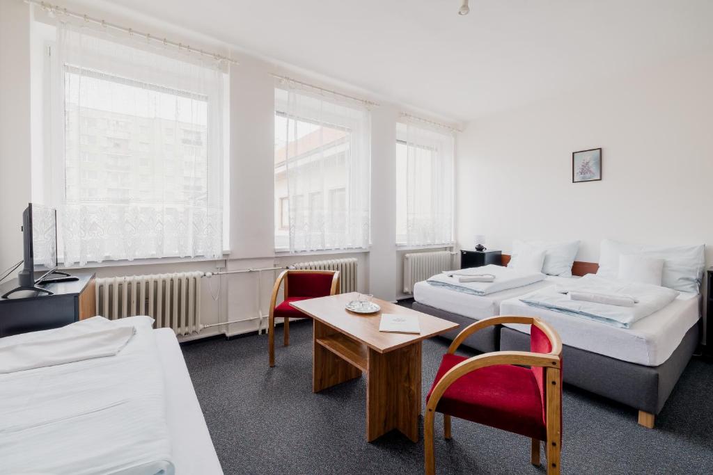 Postel nebo postele na pokoji v ubytování hotel Dobruška