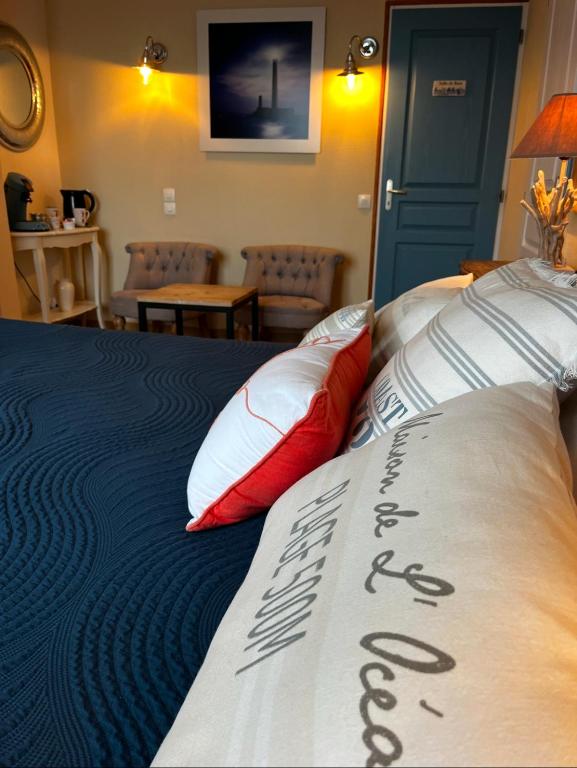 Postel nebo postele na pokoji v ubytování Les Transats Chambre et appartements Face à la mer