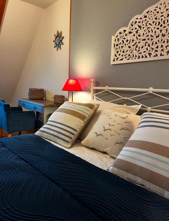 Postel nebo postele na pokoji v ubytování Les Transats Chambre et appartements Face à la mer