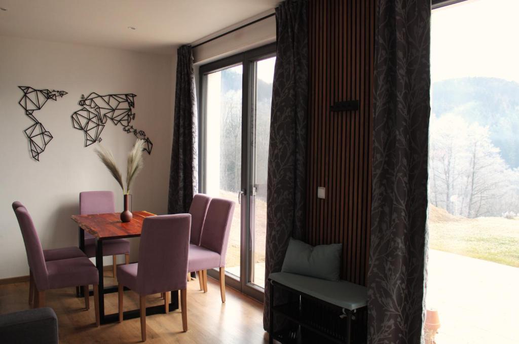 A seating area at Sonniges Apartment in Semriach mit eigenem Garten und Weitblick