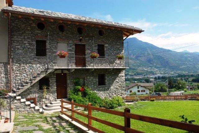A general mountain view or a mountain view taken from the country house