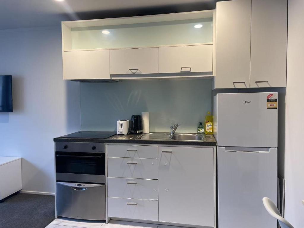 AURA B two bedrooms, 1 living room Wi-Fi skytower and street view, balcony , easy parking - Resim 10