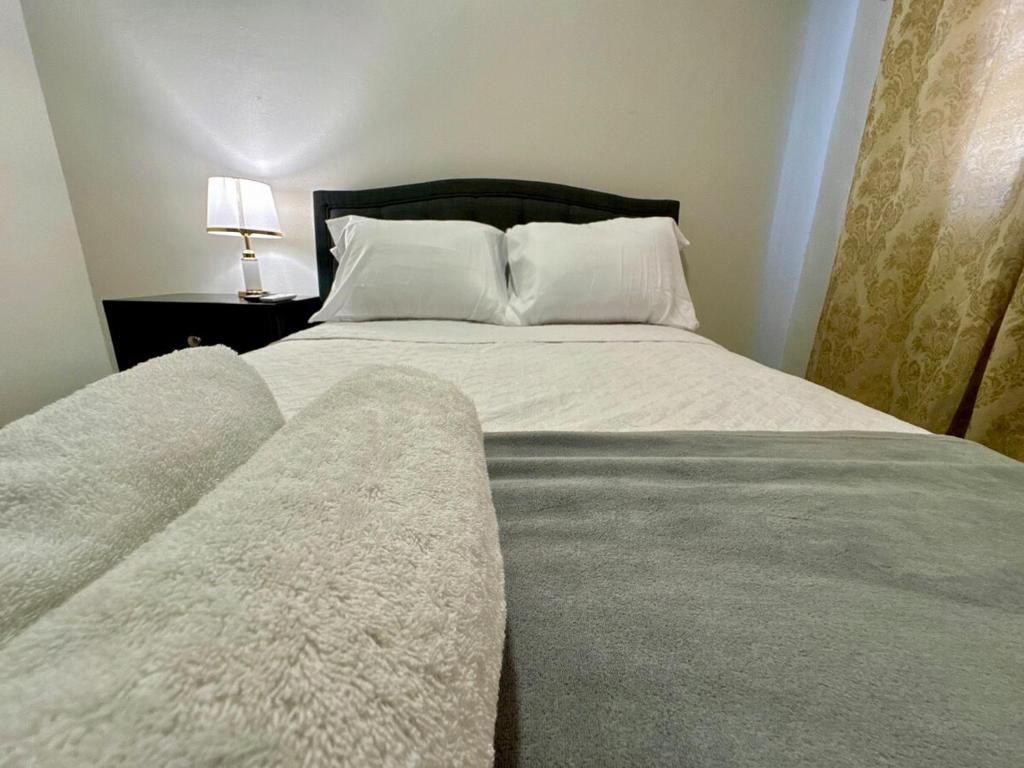 Postel nebo postele na pokoji v ubytování Master Suite Platinum #1