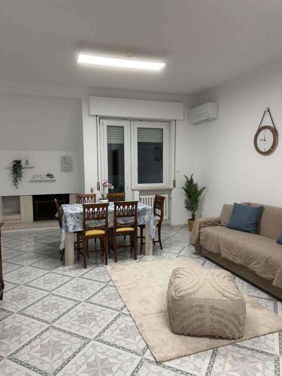 a living room with a table and a couch at La Casetta Dei Pescatori in Montesilvano