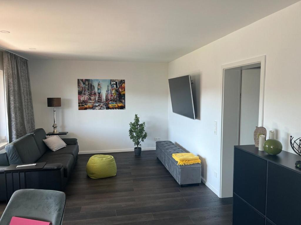 a living room with a couch and a tv at Luxuriöse Ferienwohnung EG in Meisenheim