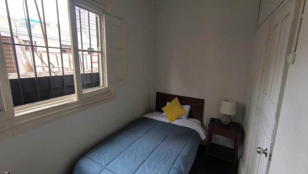 Letto o letti in una camera di Flying Dog Hostel