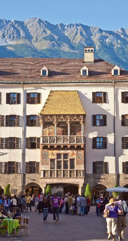 Nespecifikovaný výhled na hory nebo výhled na hory při pohledu z hotelu