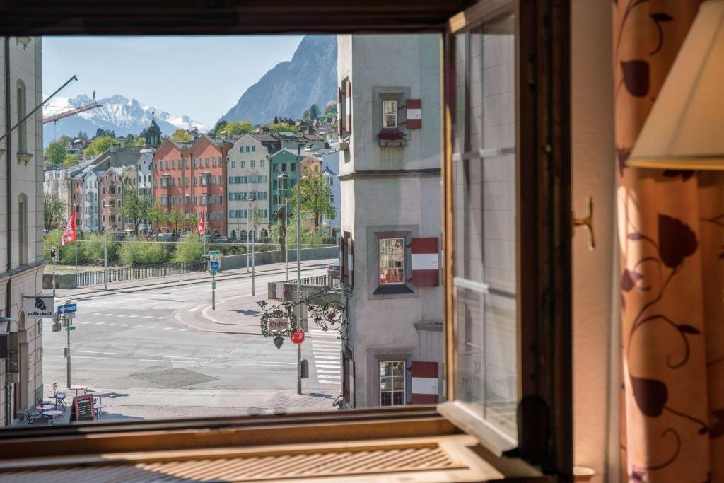 Nespecifikovaný výhled na hory nebo výhled na hory při pohledu z hotelu