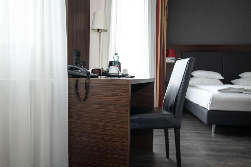 Een bed of bedden in een kamer bij Best Western Plus Plaza Hotel Graz