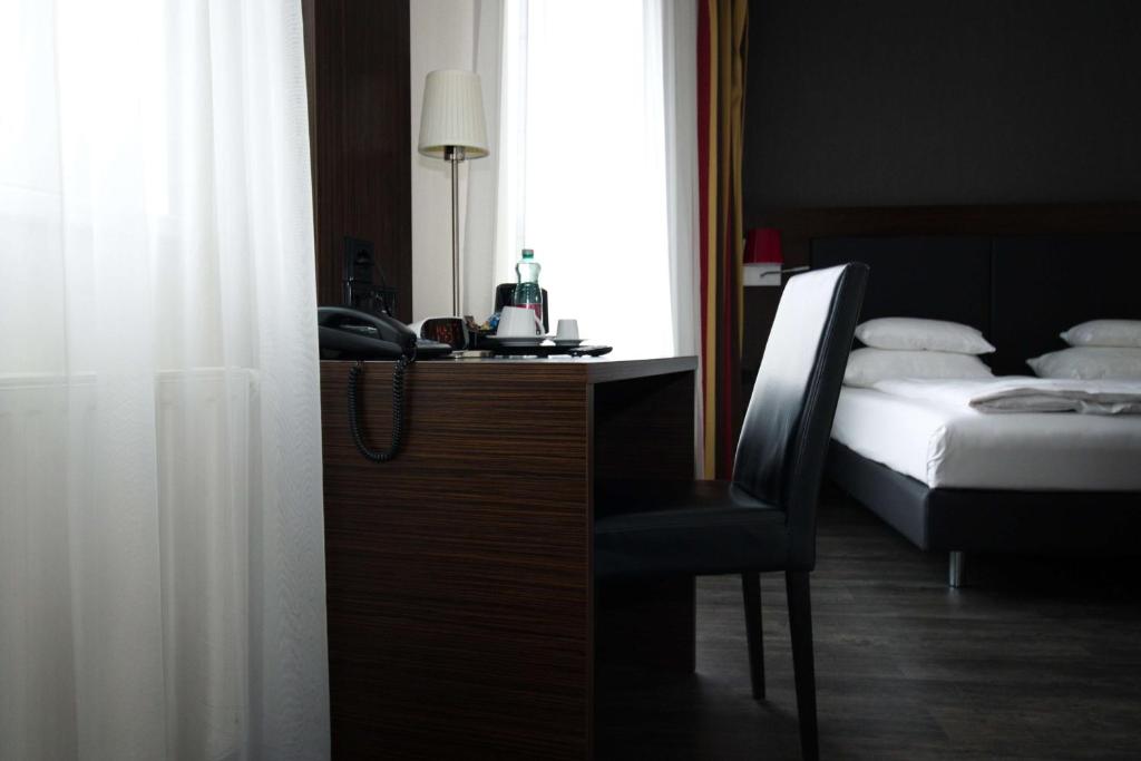 Een bed of bedden in een kamer bij Best Western Plus Plaza Hotel Graz