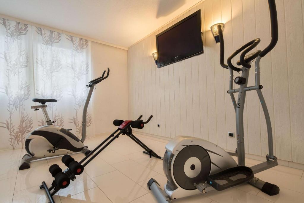 Fitness centrum a/nebo fitness zařízení v ubytování Best Western Smart Hotel