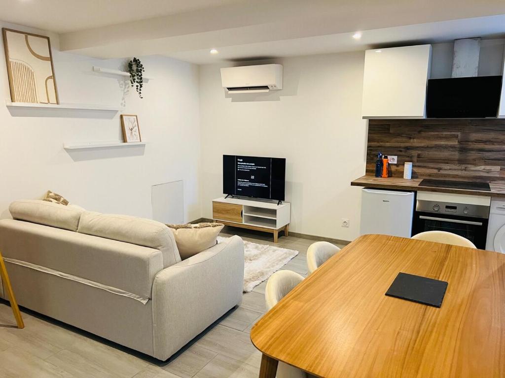 TV a/nebo společenská místnost v ubytování Cosy home - Wifi - Netflix