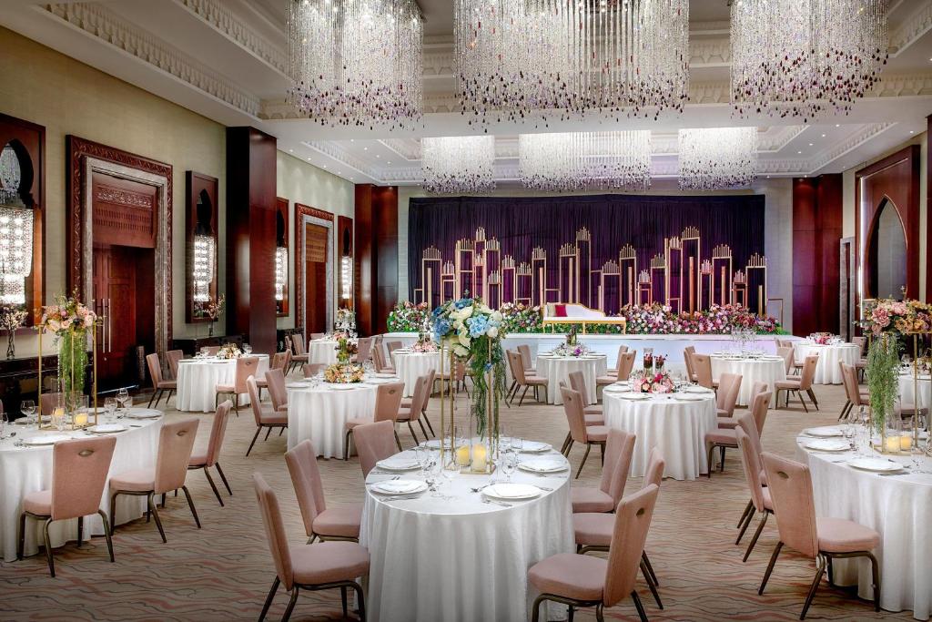 Restaurace v ubytování Ajman Saray, a Luxury Collection Resort, Ajman