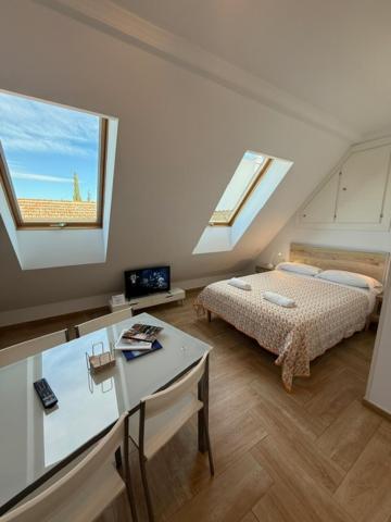 A bed or beds in a room at Ático by Alhaurín Loft City Center