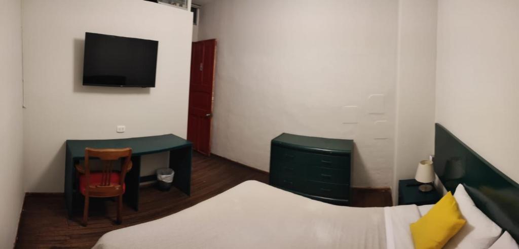 Letto o letti in una camera di Flying Dog Hostel