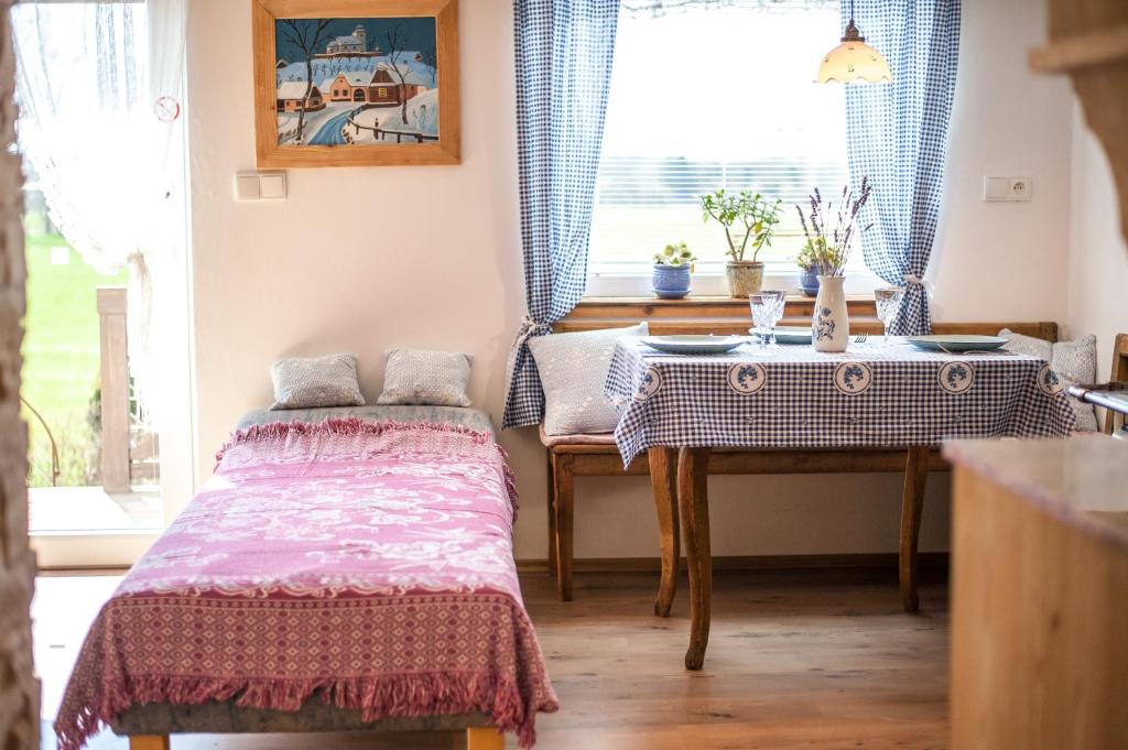 Postel nebo postele na pokoji v ubytování Luční penzion