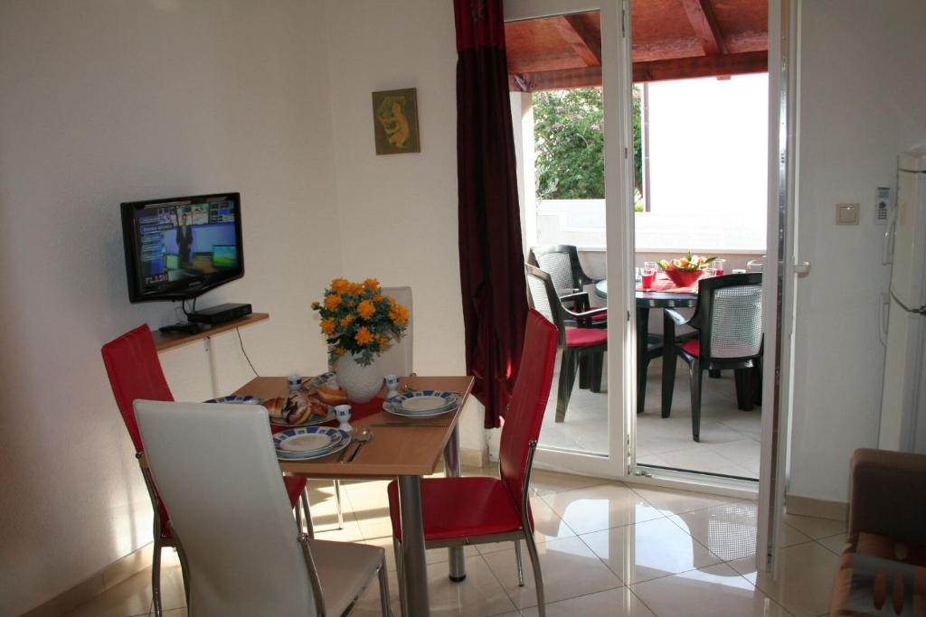 Televízia a/alebo spoločenská miestnosť v ubytovaní Apartments Central