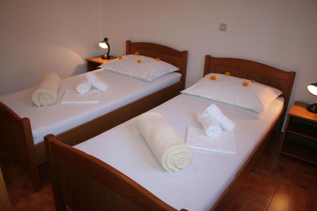 Posteľ alebo postele v izbe v ubytovaní Apartments Central