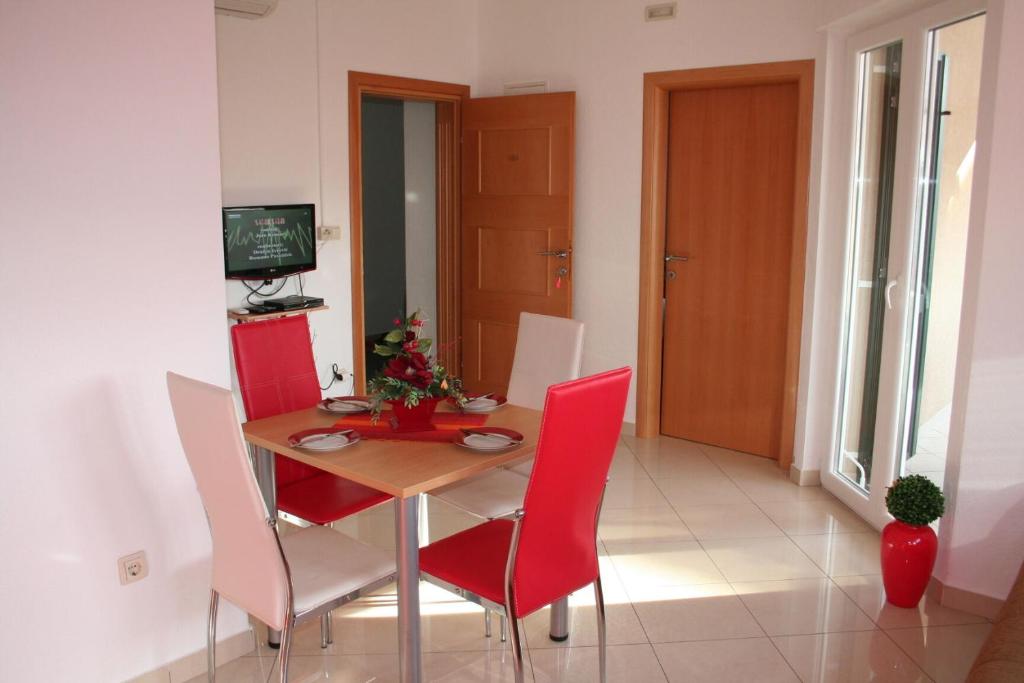 Televízia a/alebo spoločenská miestnosť v ubytovaní Apartments Central