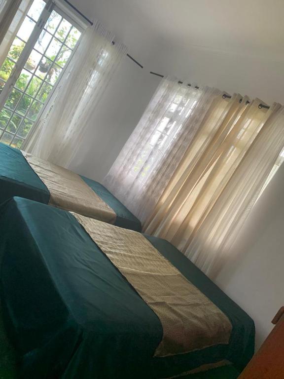 Postel nebo postele na pokoji v ubytování Pekoetrails Hantana Homestay