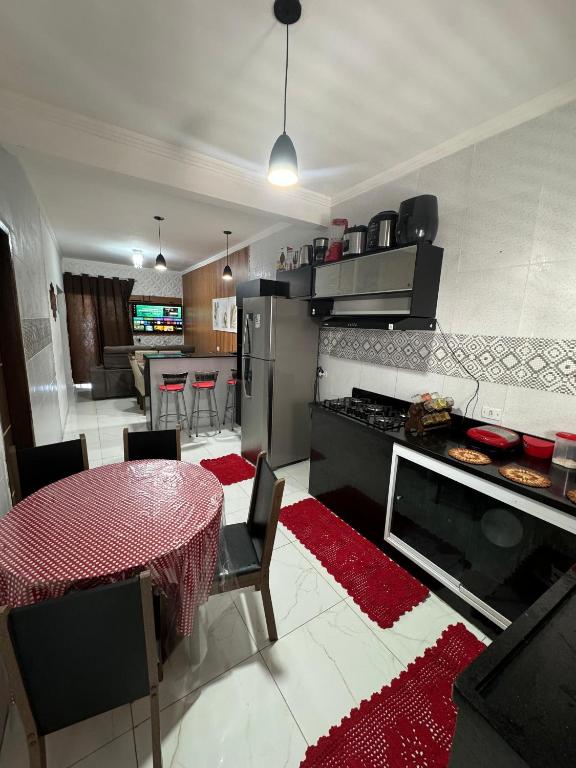 a kitchen and dining room with a table and an oven at P nacional do catimbau Buíque de 1 a 10 hospeder in Catimbau