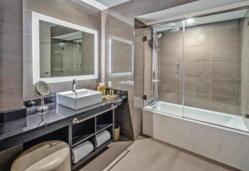 Ein Badezimmer in der Unterkunft Scarlet Pearl Casino Resort