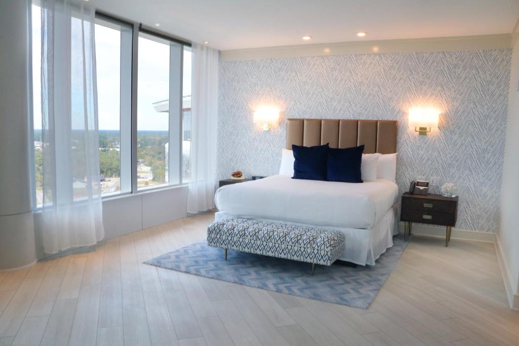 Ein Bett oder Betten in einem Zimmer der Unterkunft Scarlet Pearl Casino Resort