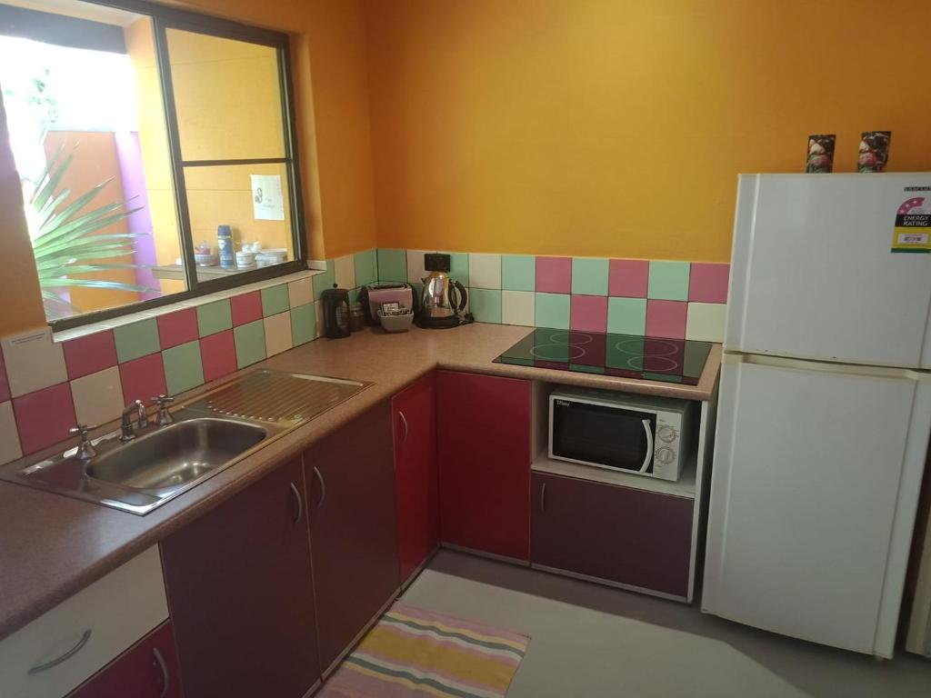 Kuchyň nebo kuchyňský kout v ubytování Pink Flamingo Resort