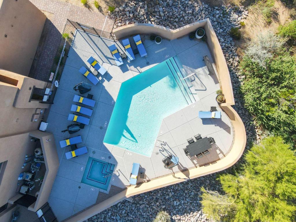 Bazén v ubytování Villas 1, 2 The Villas At Troon North nebo v jeho okolí