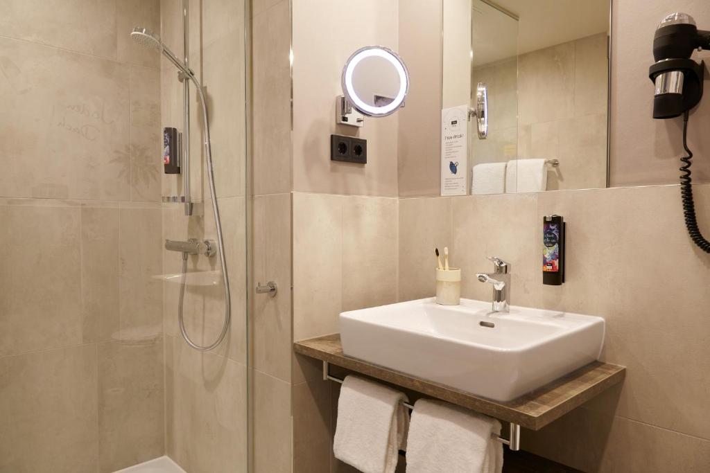 Holiday Inn - the niu, Hub Dusseldorf Messe by IHG