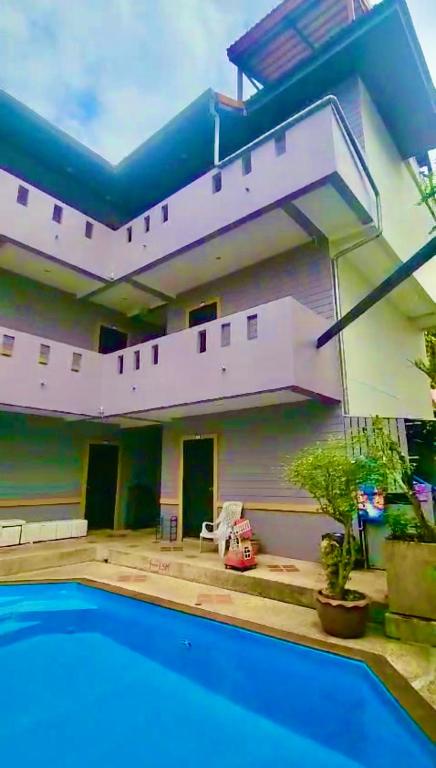 Bazén v ubytování Hill Side Patong Hotel nebo v jeho okolí