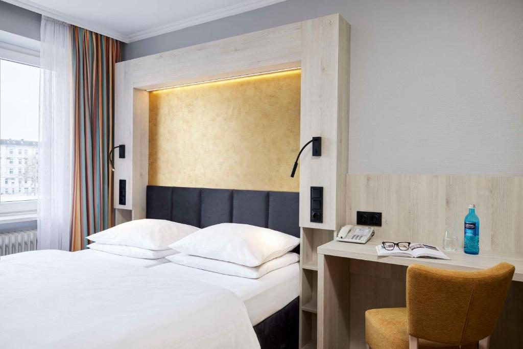 Postel nebo postele na pokoji v ubytování Best Western Raphael Hotel Altona
