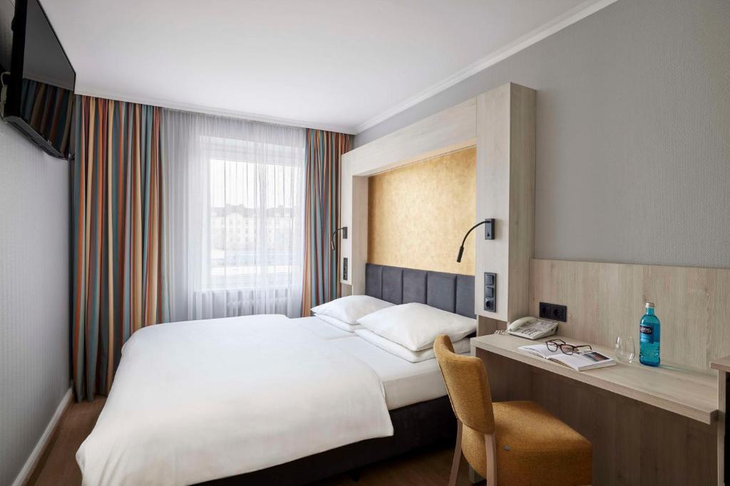 Postel nebo postele na pokoji v ubytování Best Western Raphael Hotel Altona