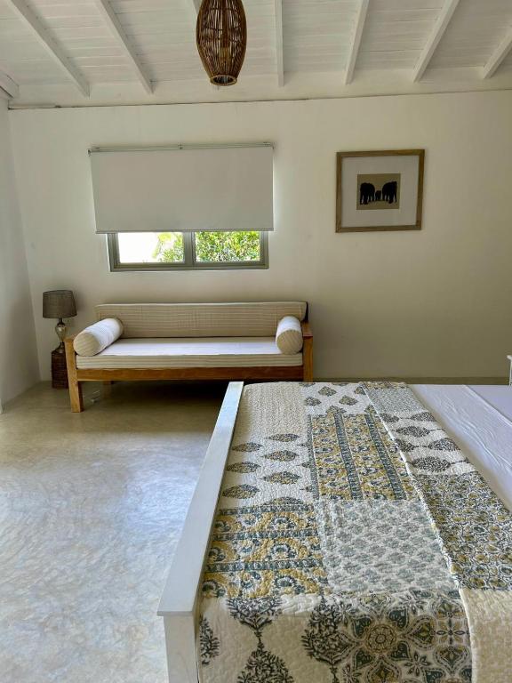 Letto o letti in una camera di Palm Beach Kamburugamuwa