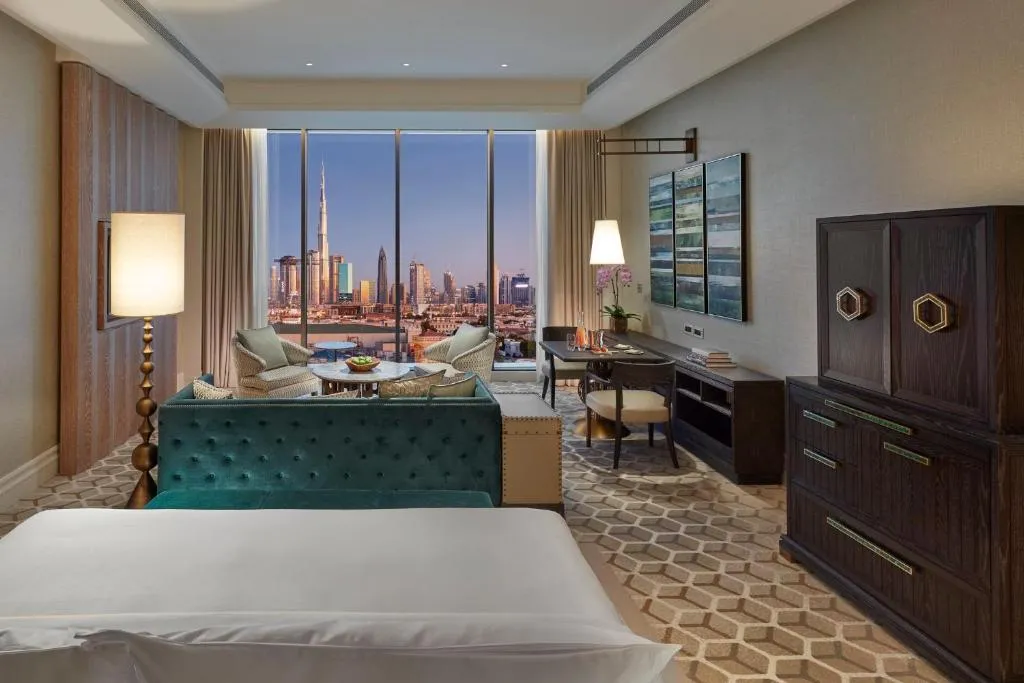 Club Superior King Room with Club Lounge Access - including Daily Breakfast & Afternoon Tea, Evening Drinks & Canapes