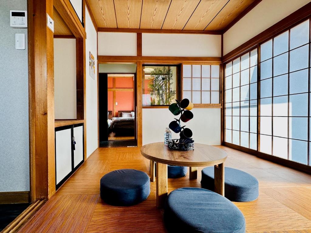 Posezení v ubytování 加美屋リゾート 秩父 庭日和-Kamiya Resort Chichibu Niwabiyori
