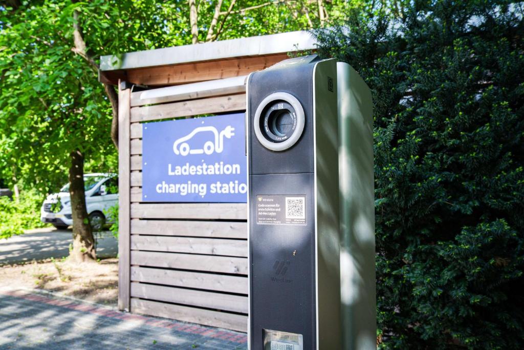 een parkeermeter voor een garage bij Best Western Hotel Windorf in Leipzig