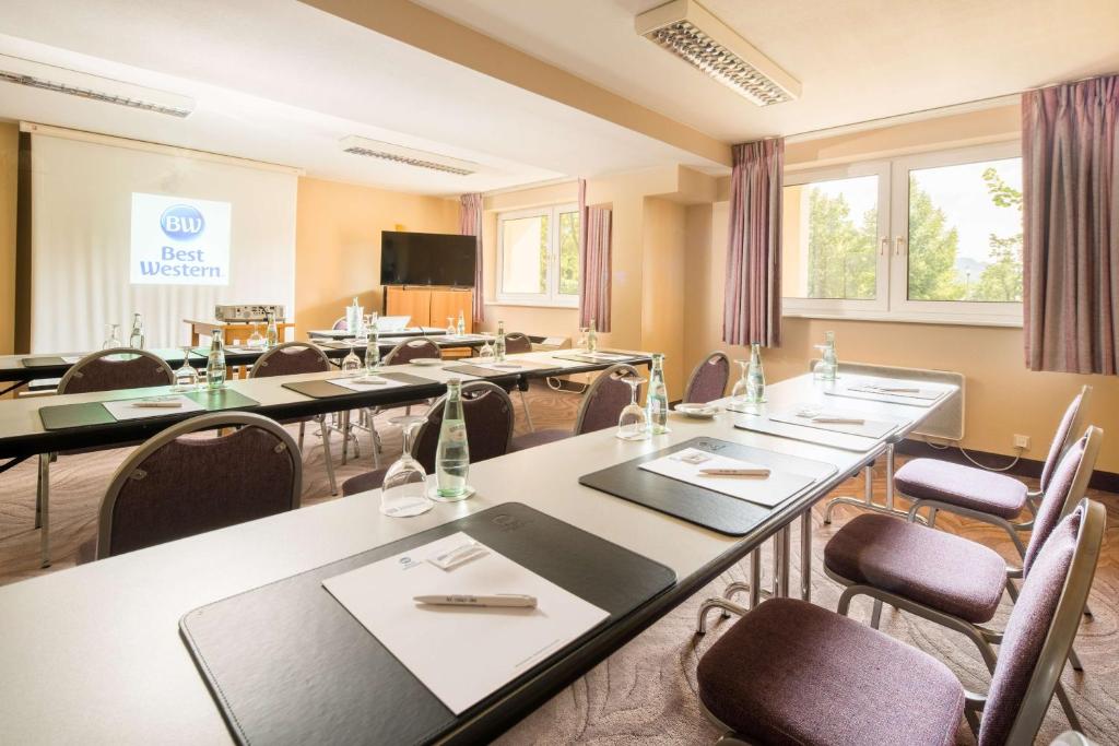 TV a/nebo společenská místnost v ubytování Best Western Hotel Jena