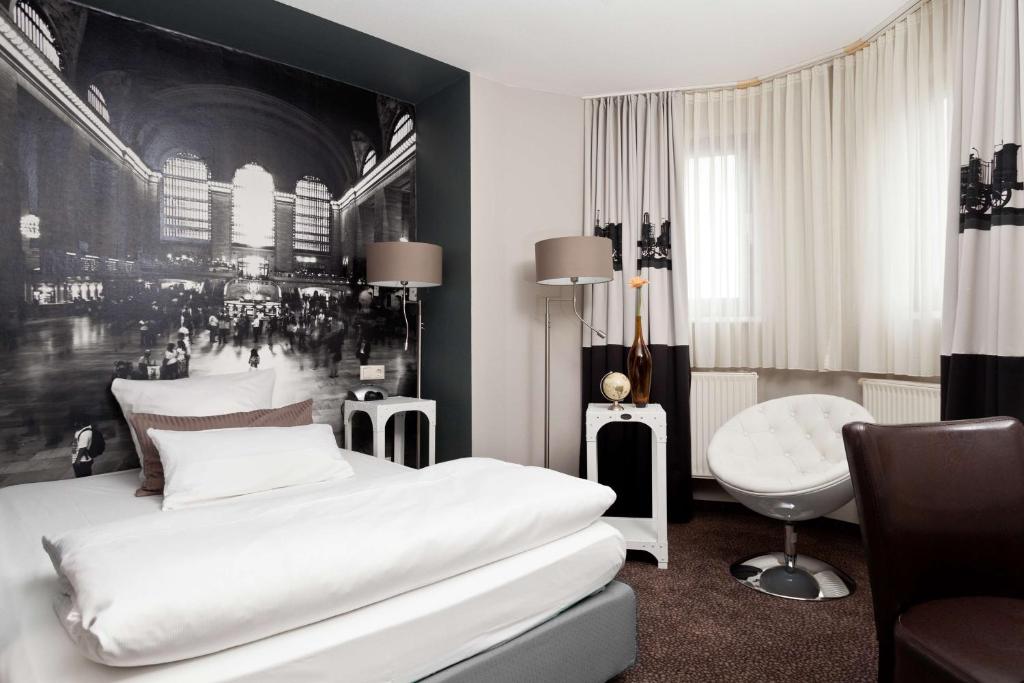 Postel nebo postele na pokoji v ubytování Best Western Hotel Nürnberg am Hauptbahnhof
