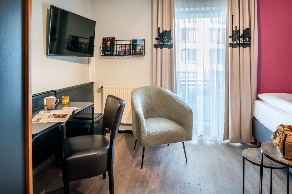 TV a/nebo společenská místnost v ubytování Best Western Hotel Nürnberg am Hauptbahnhof