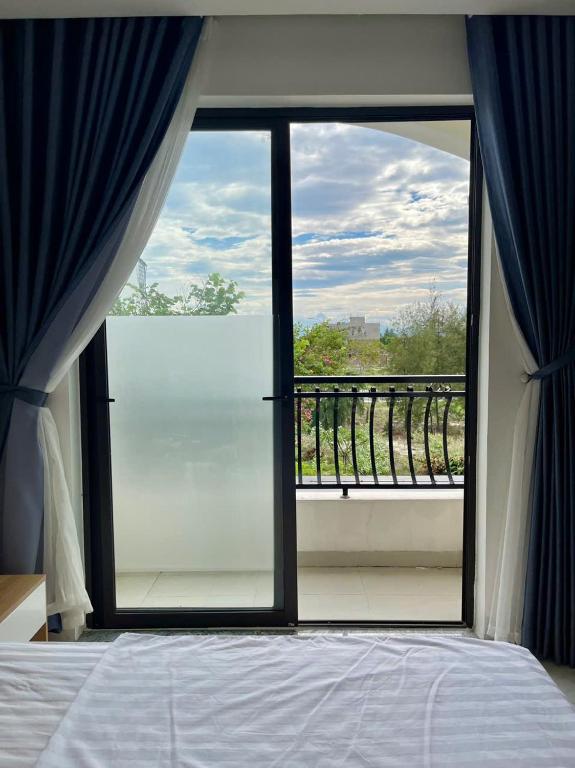 Postel nebo postele na pokoji v ubytování Huy Hoàng Hotel