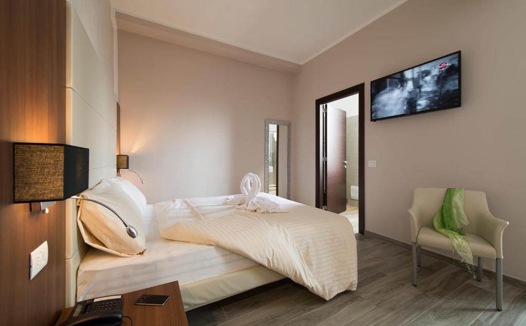 Een bed of bedden in een kamer bij Oasi Village Hotel