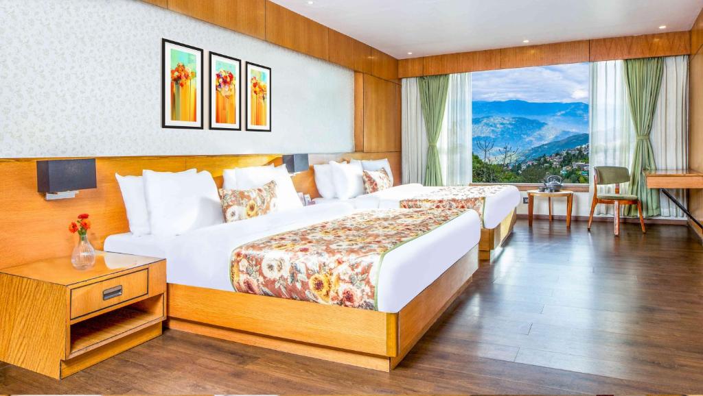 Postel nebo postele na pokoji v ubytování Summit Montana Suites & Spa at Mall