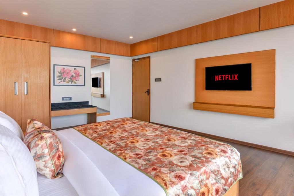 Postel nebo postele na pokoji v ubytování Summit Montana Suites & Spa at Mall