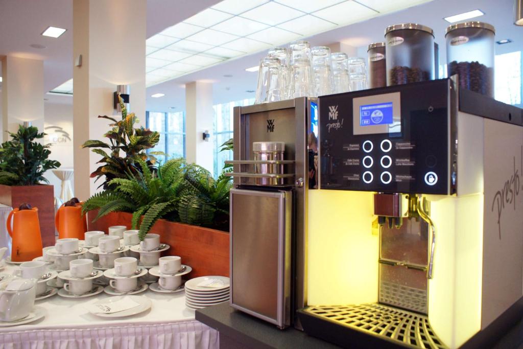 Příslušenství pro přípravu čaje a kávy v ubytování Best Western Macrander Hotel Dresden