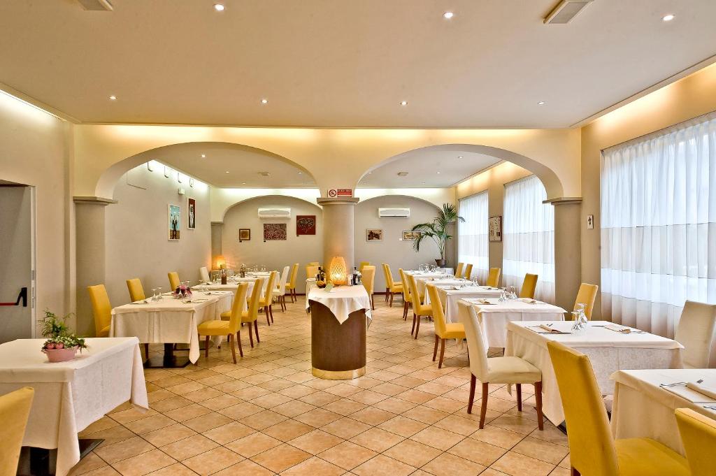 Veitingastaður eða matsölustaður á Sam Hotel