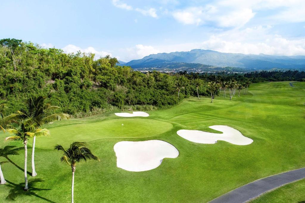 Golf v rezortu nebo okolí