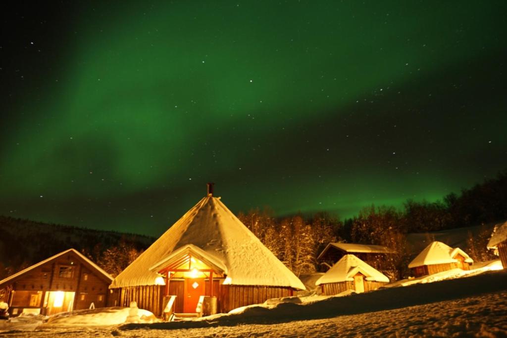 Rakennus, jossa mökki sijaitsee