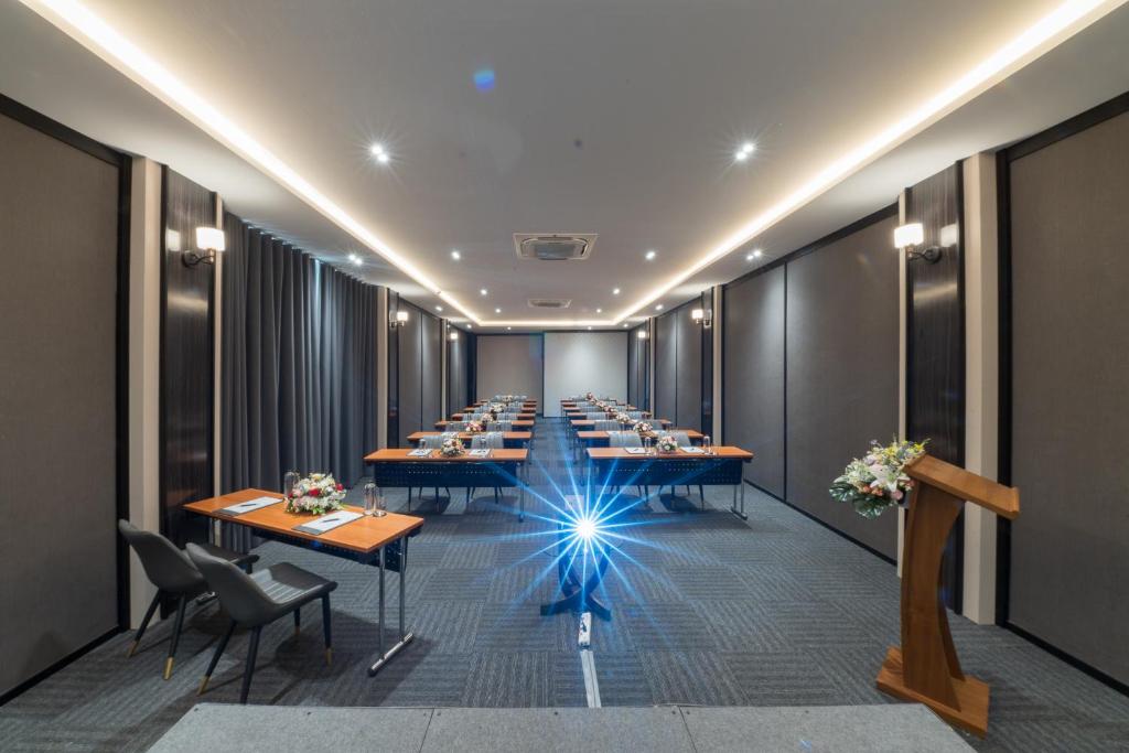 One Patio Hotel Pattaya - SHA Extra Plus - Resim 5