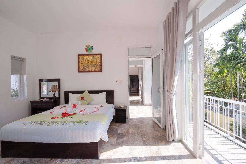 Giường trong phòng chung tại Tranquil Lucky Leaf Villa